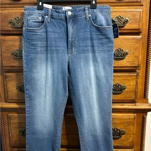 NWT Crown & Ivy Vintage Straight Premium Denim High Rise Waist Jeans. Size 14R